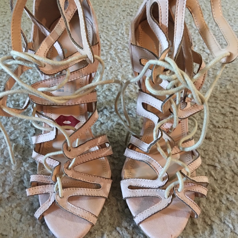 Brand New Nude Tie Up Heels Sz 7